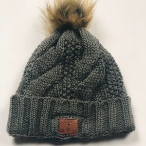 NWOT Gray knitted Bluetooth Beanie